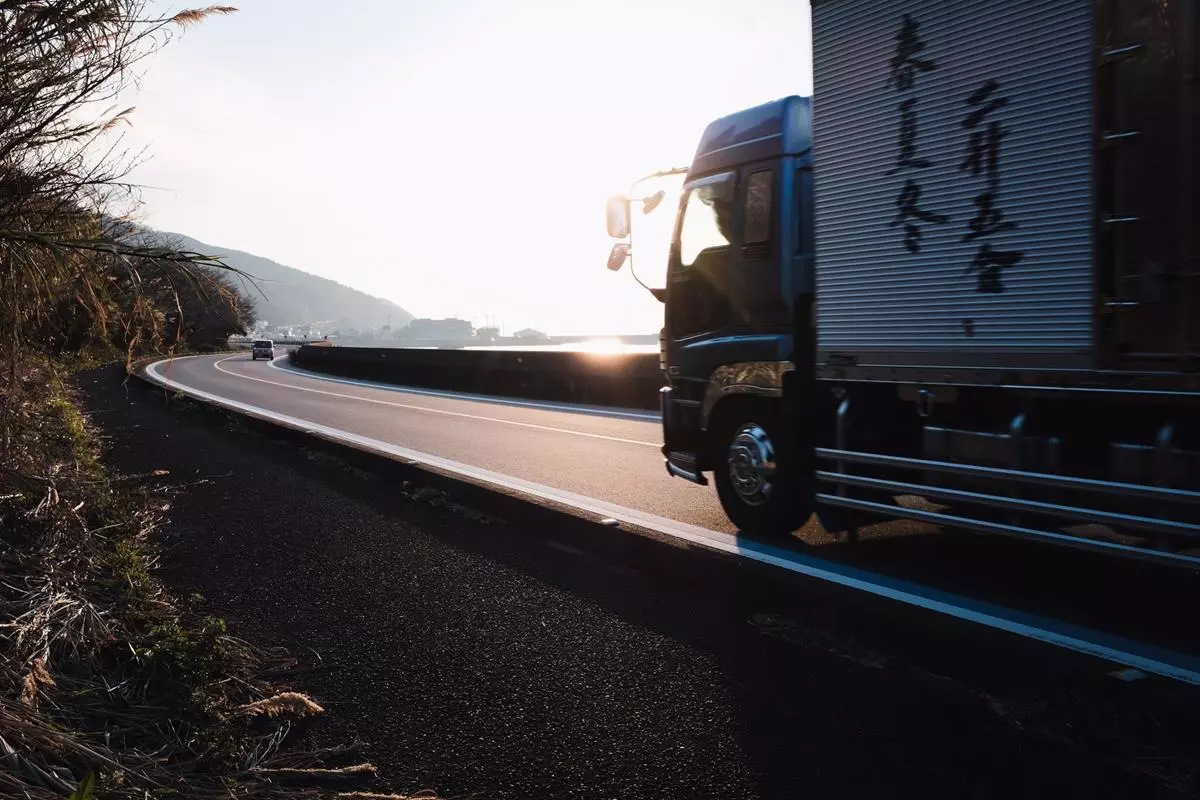 Niezawodne naprawy po kolizji w Małopolsce – jak utrzymać estetykę i wartość floty?